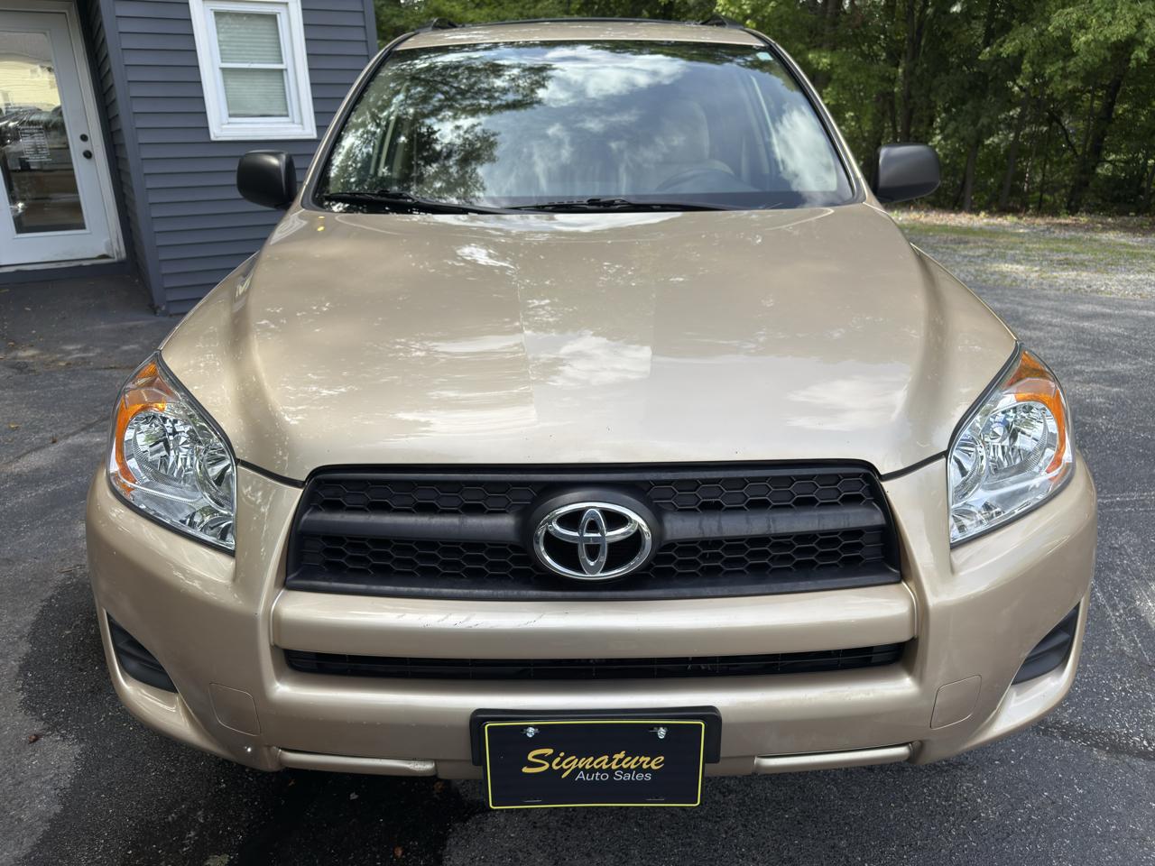 Toyota RAV4 Base I4 4WD 2010
