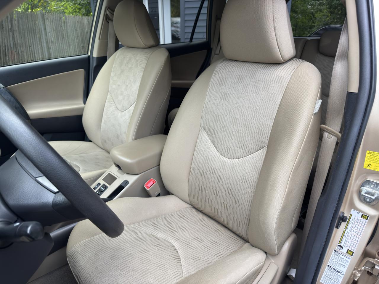 Toyota RAV4 Base I4 4WD 2010