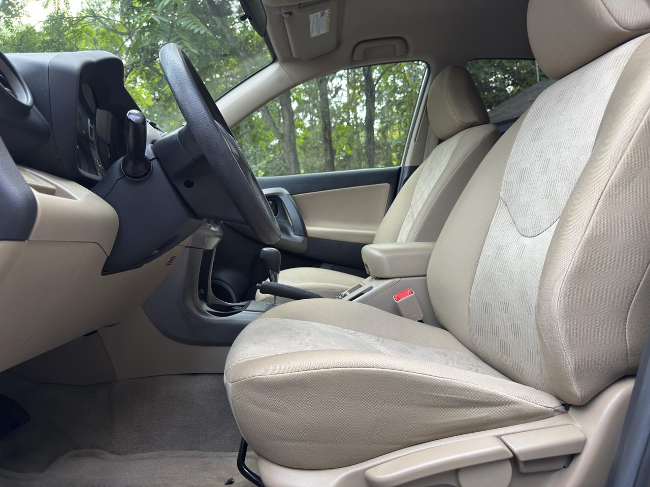 Toyota RAV4 Base I4 4WD 2010