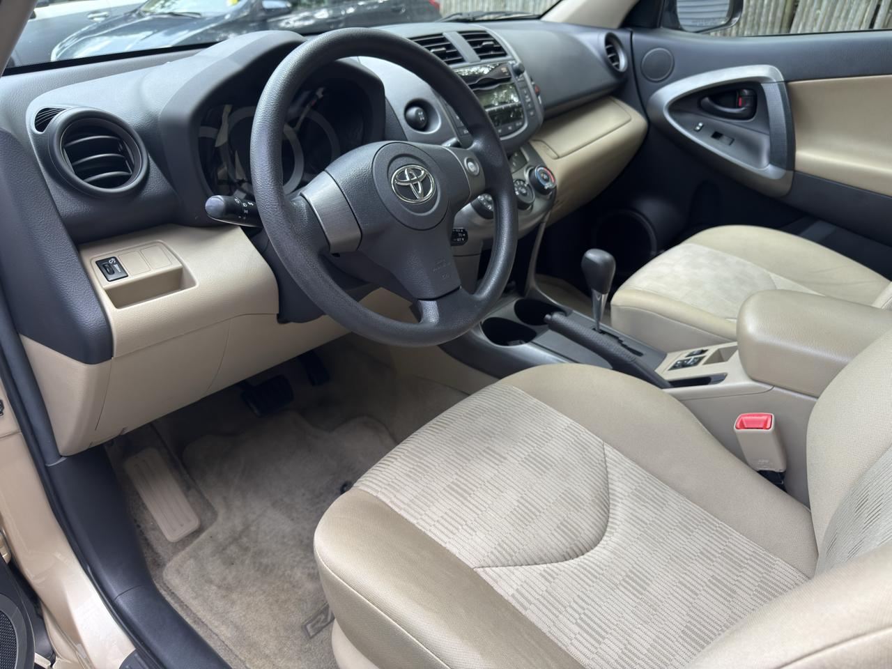 Toyota RAV4 Base I4 4WD 2010