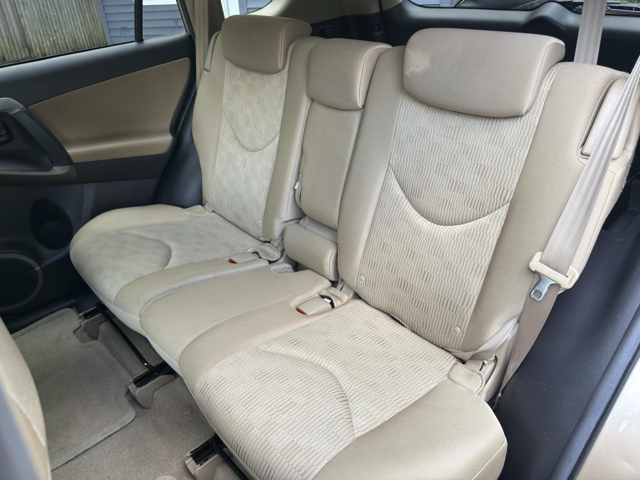 Toyota RAV4 Base I4 4WD 2010