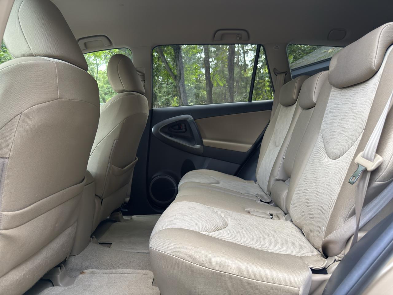 Toyota RAV4 Base I4 4WD 2010