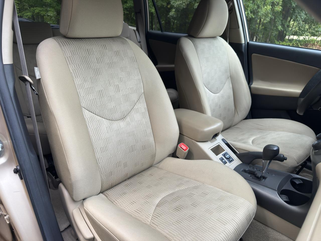 Toyota RAV4 Base I4 4WD 2010