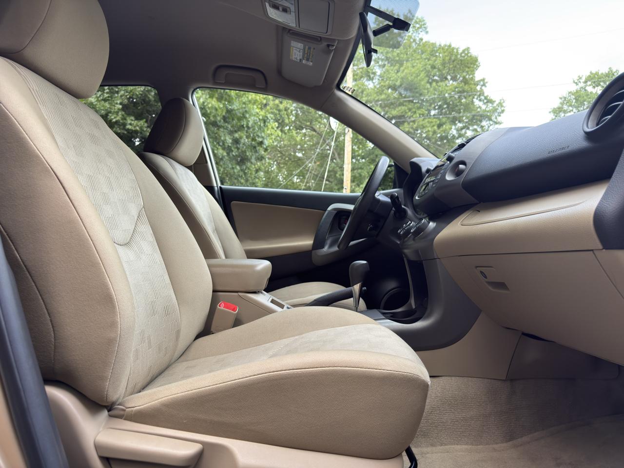 Toyota RAV4 Base I4 4WD 2010