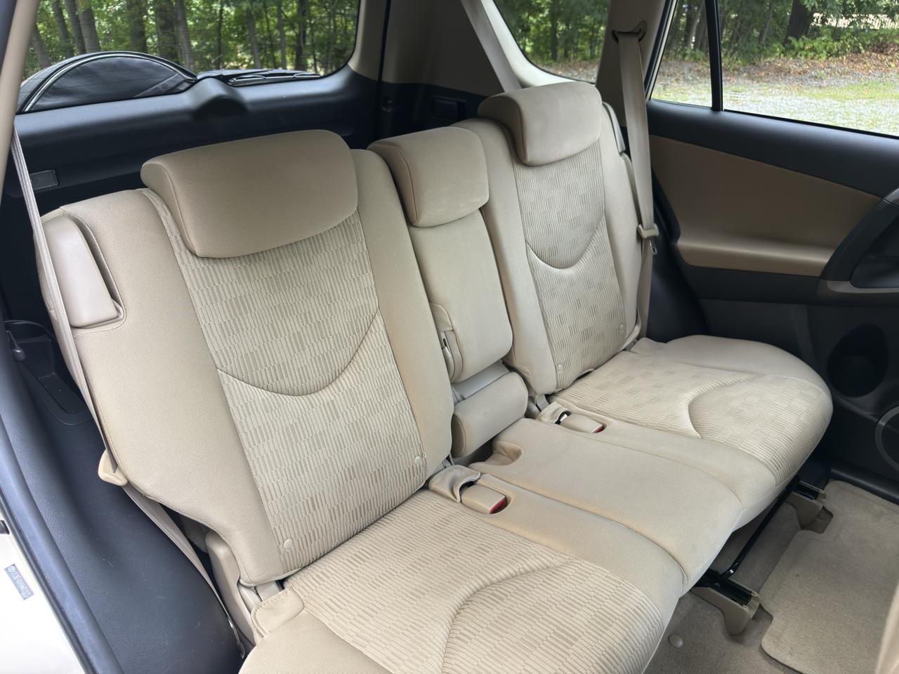 Toyota RAV4 Base I4 4WD 2010