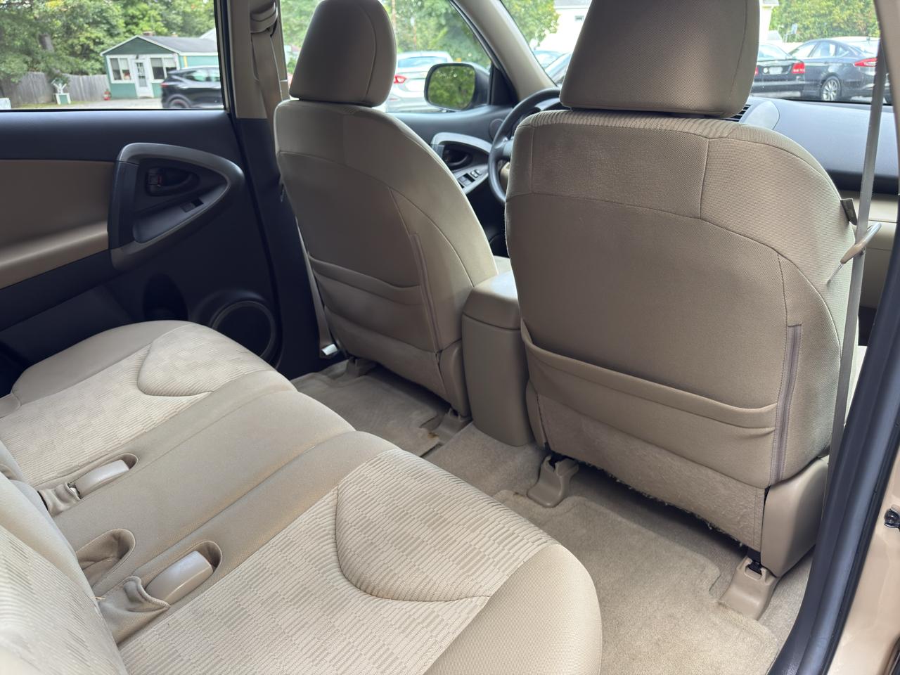 Toyota RAV4 Base I4 4WD 2010