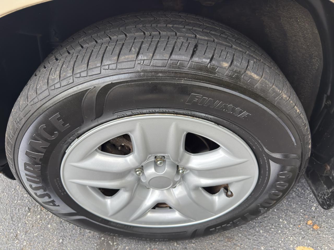 Toyota RAV4 Base I4 4WD 2010