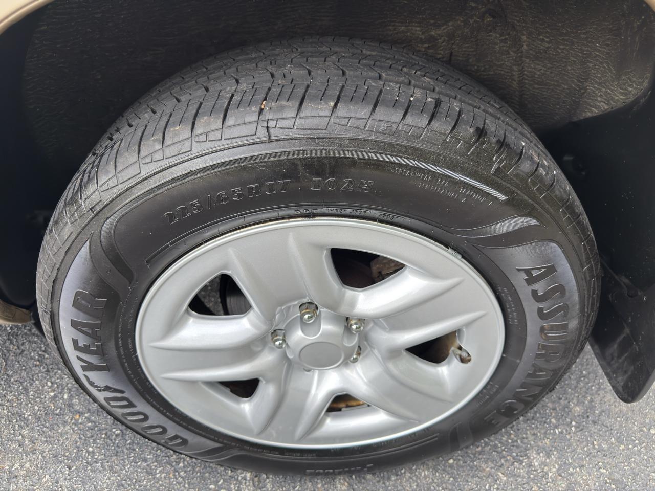 Toyota RAV4 Base I4 4WD 2010