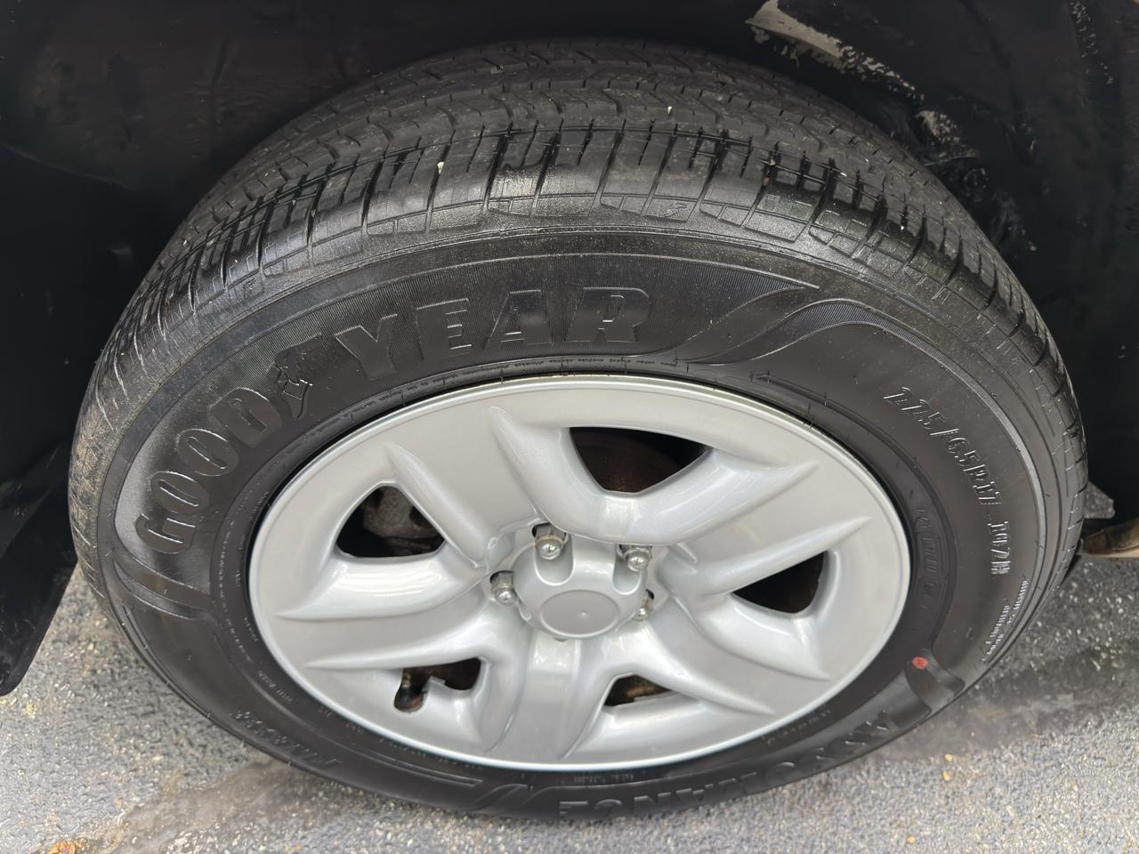 Toyota RAV4 Base I4 4WD 2010