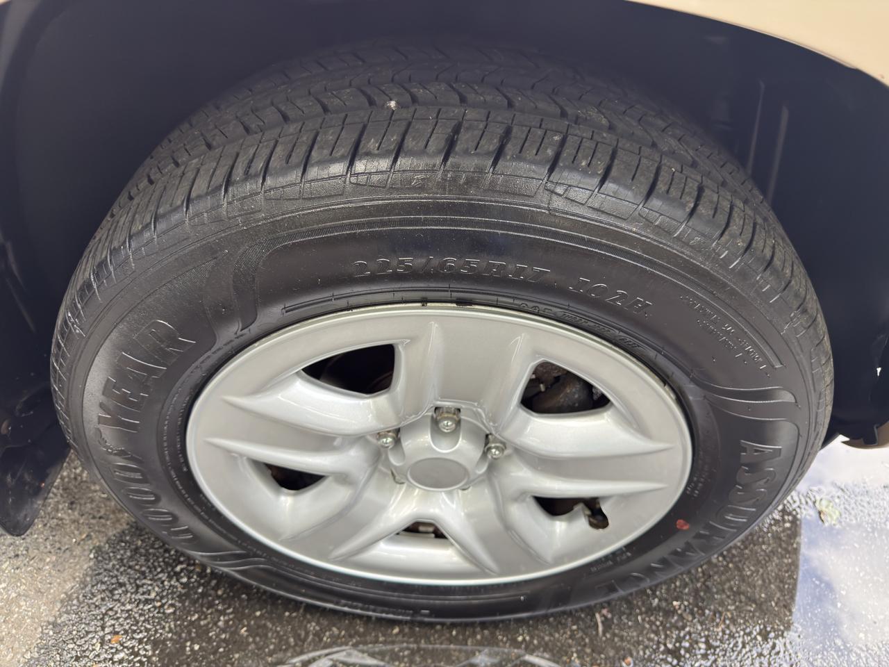 Toyota RAV4 Base I4 4WD 2010
