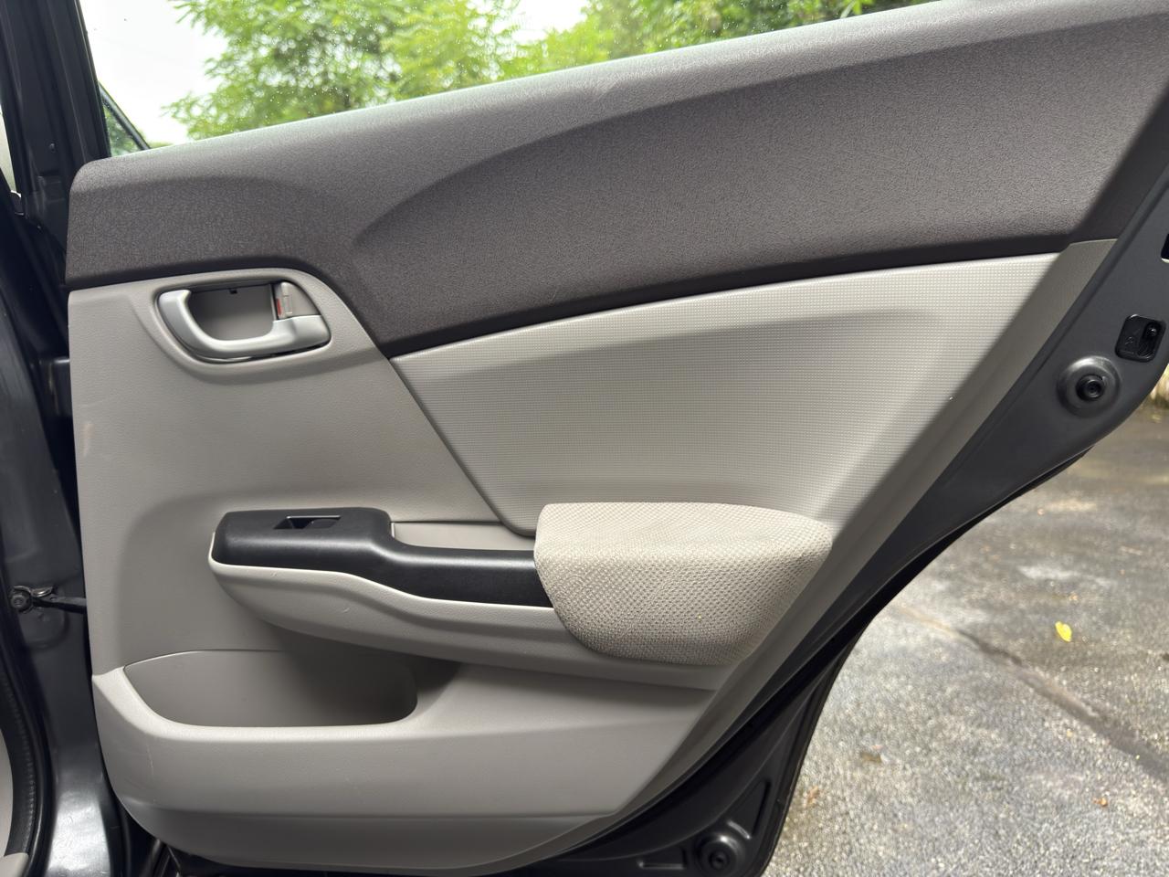 Honda Civic LX Sedan 5-Speed MT 2012