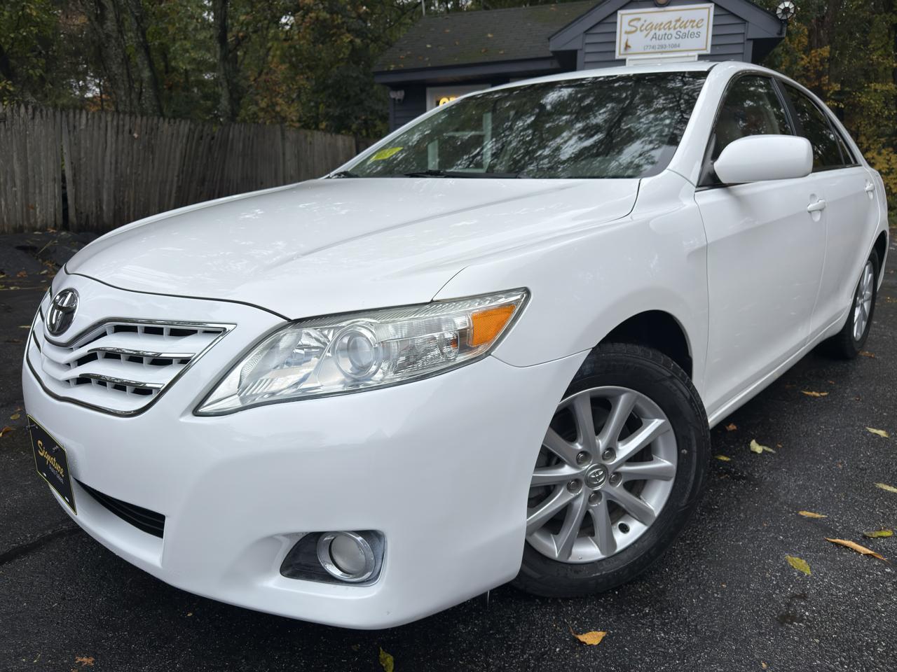 Toyota Camry XLE 6-Spd AT 2011