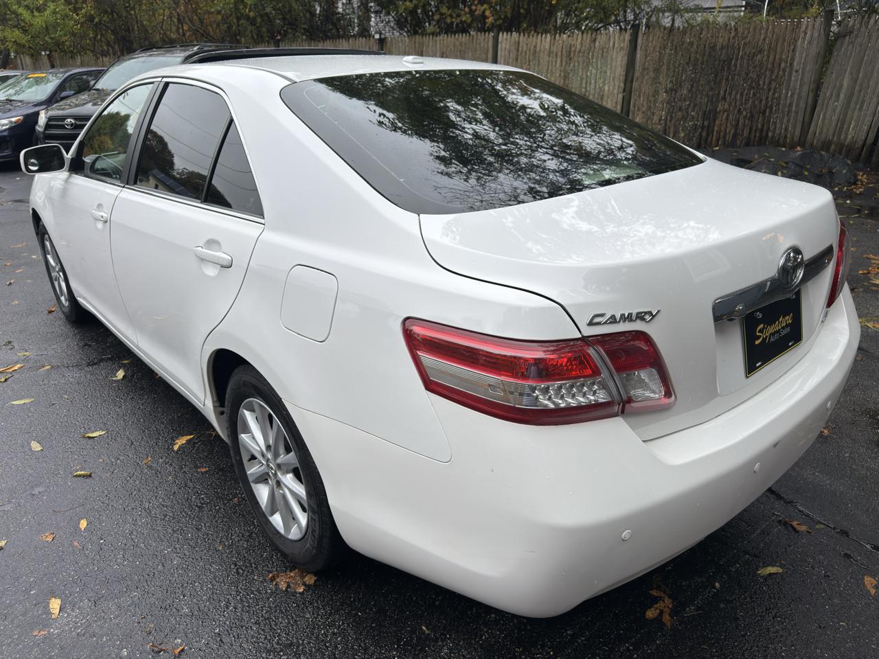 Toyota Camry XLE 6-Spd AT 2011