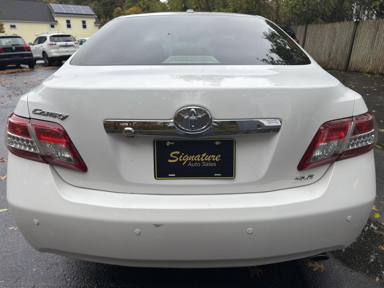 Toyota Camry XLE 6-Spd AT 2011