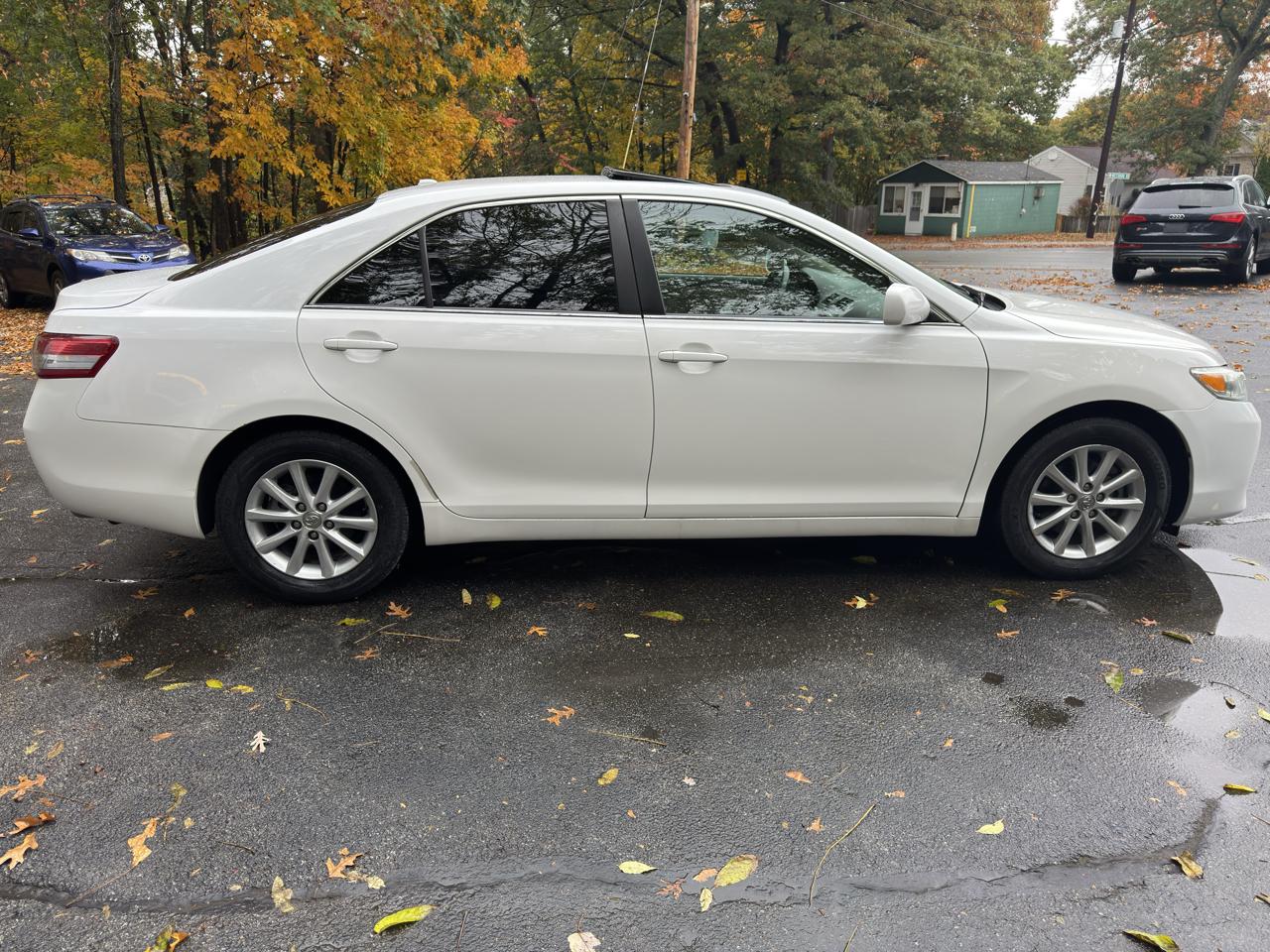 Toyota Camry XLE 6-Spd AT 2011
