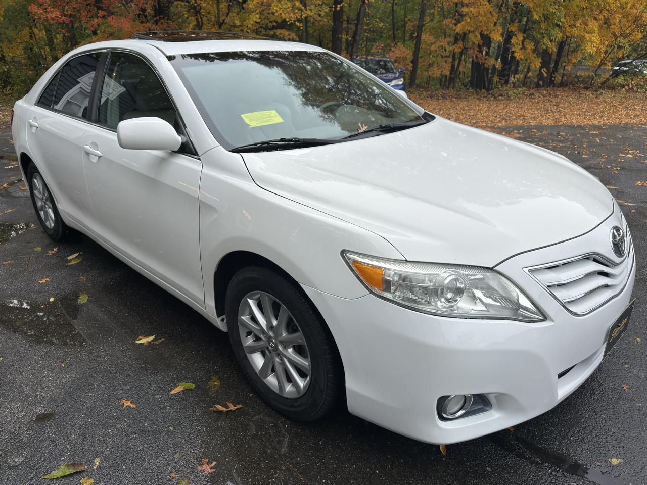 Toyota Camry XLE 6-Spd AT 2011