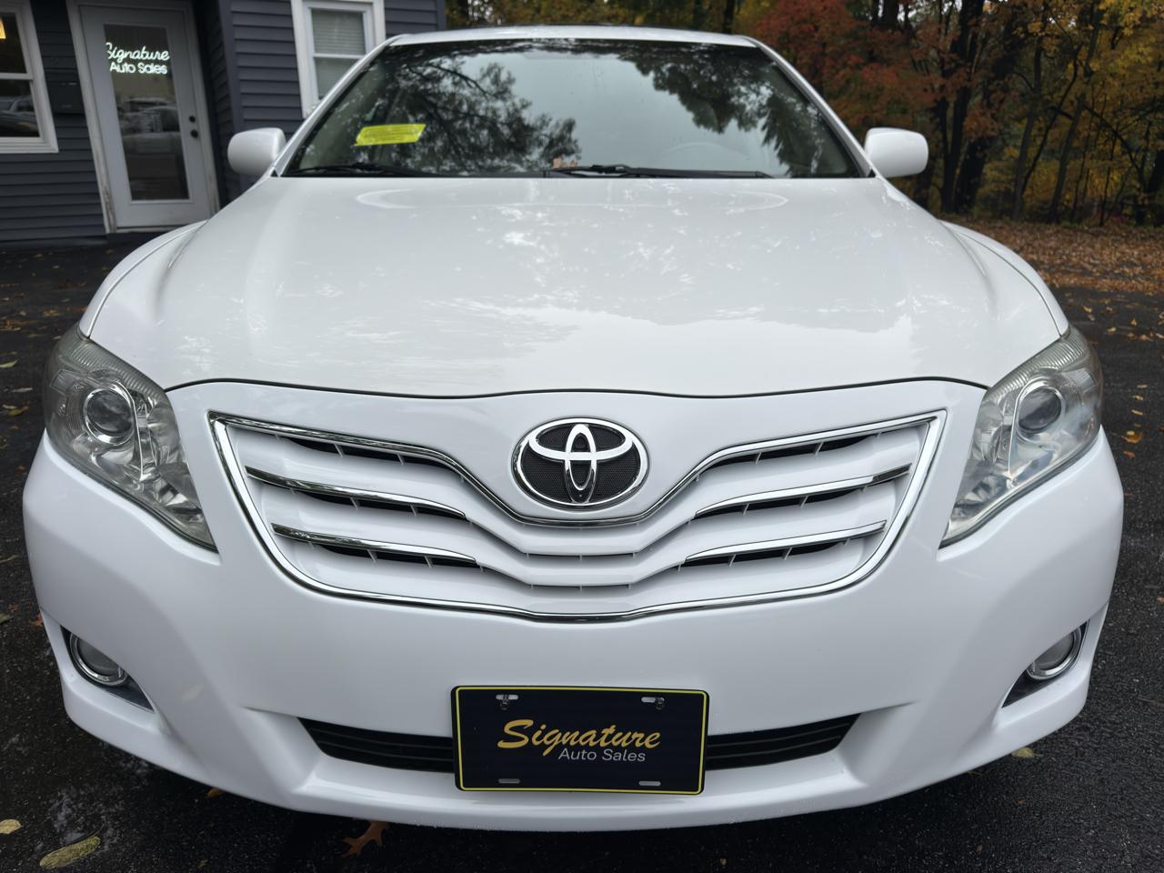 Toyota Camry XLE 6-Spd AT 2011