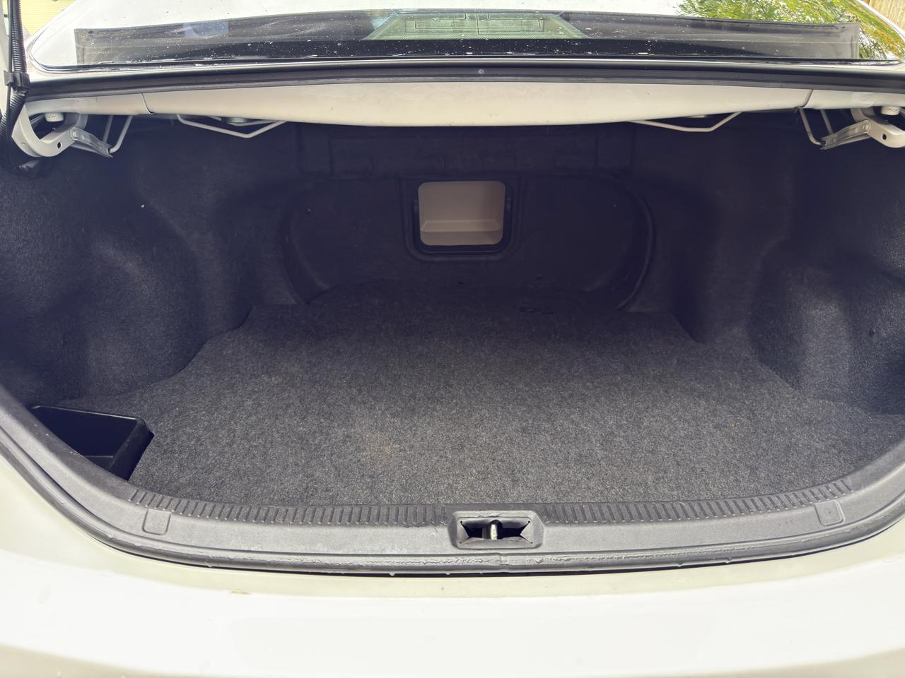 Toyota Camry XLE 6-Spd AT 2011