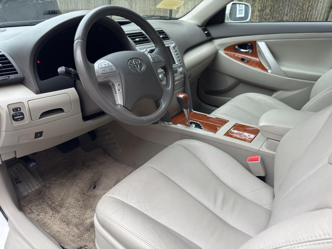Toyota Camry XLE 6-Spd AT 2011