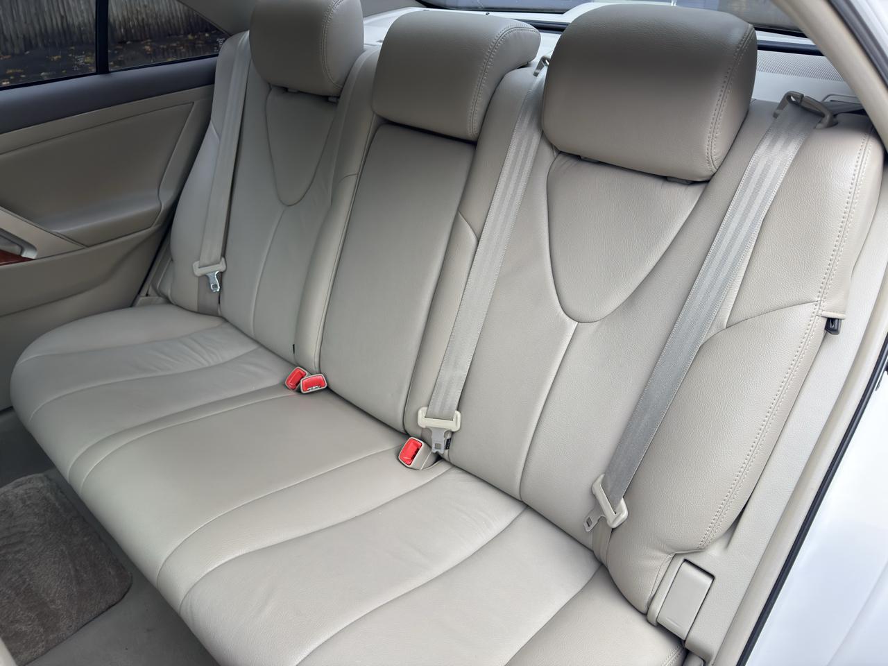Toyota Camry XLE 6-Spd AT 2011