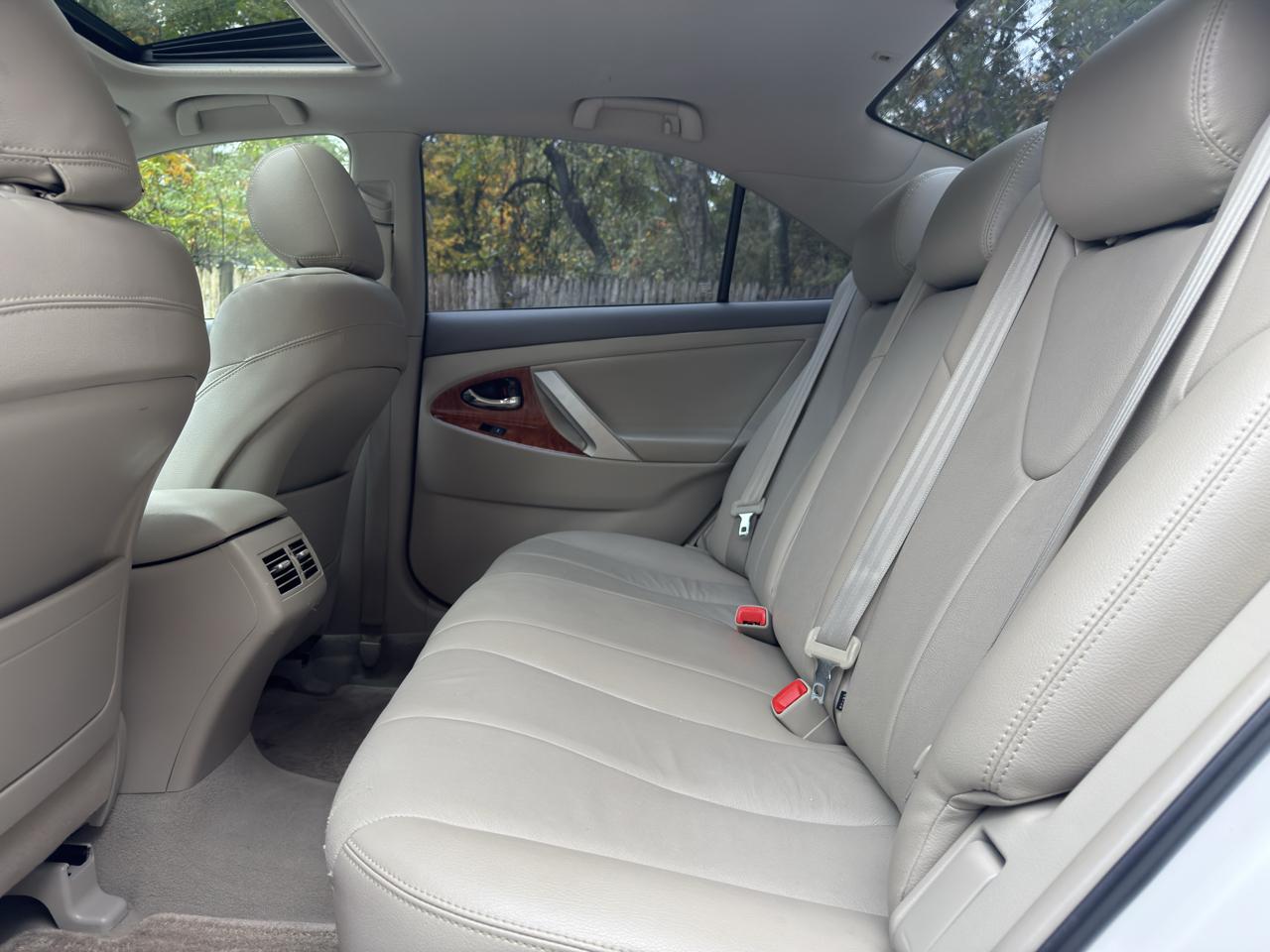 Toyota Camry XLE 6-Spd AT 2011