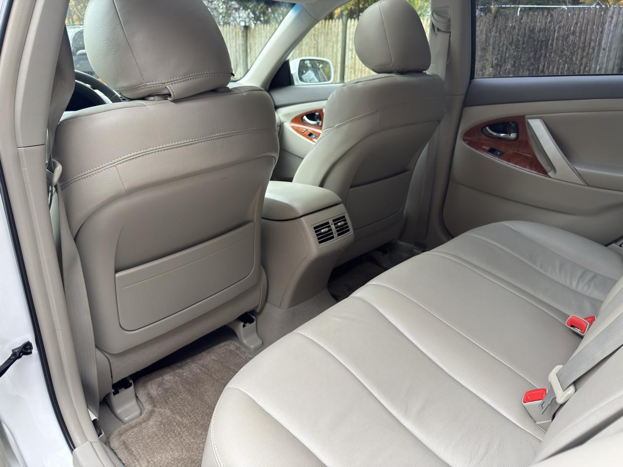 Toyota Camry XLE 6-Spd AT 2011