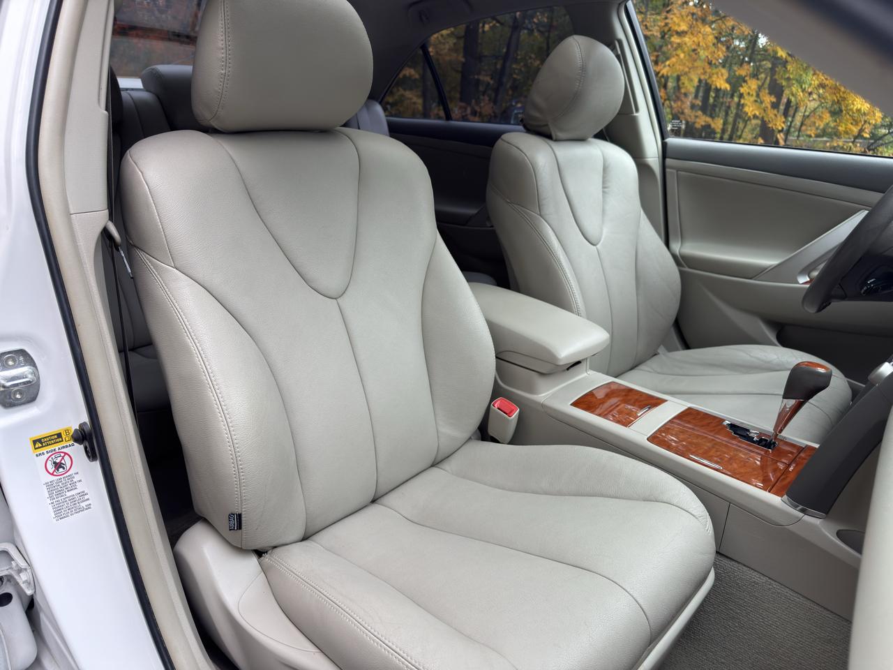 Toyota Camry XLE 6-Spd AT 2011