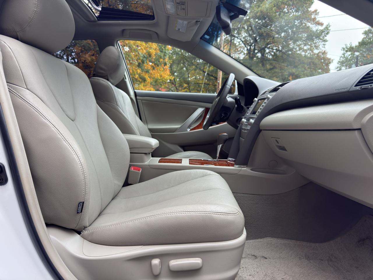 Toyota Camry XLE 6-Spd AT 2011