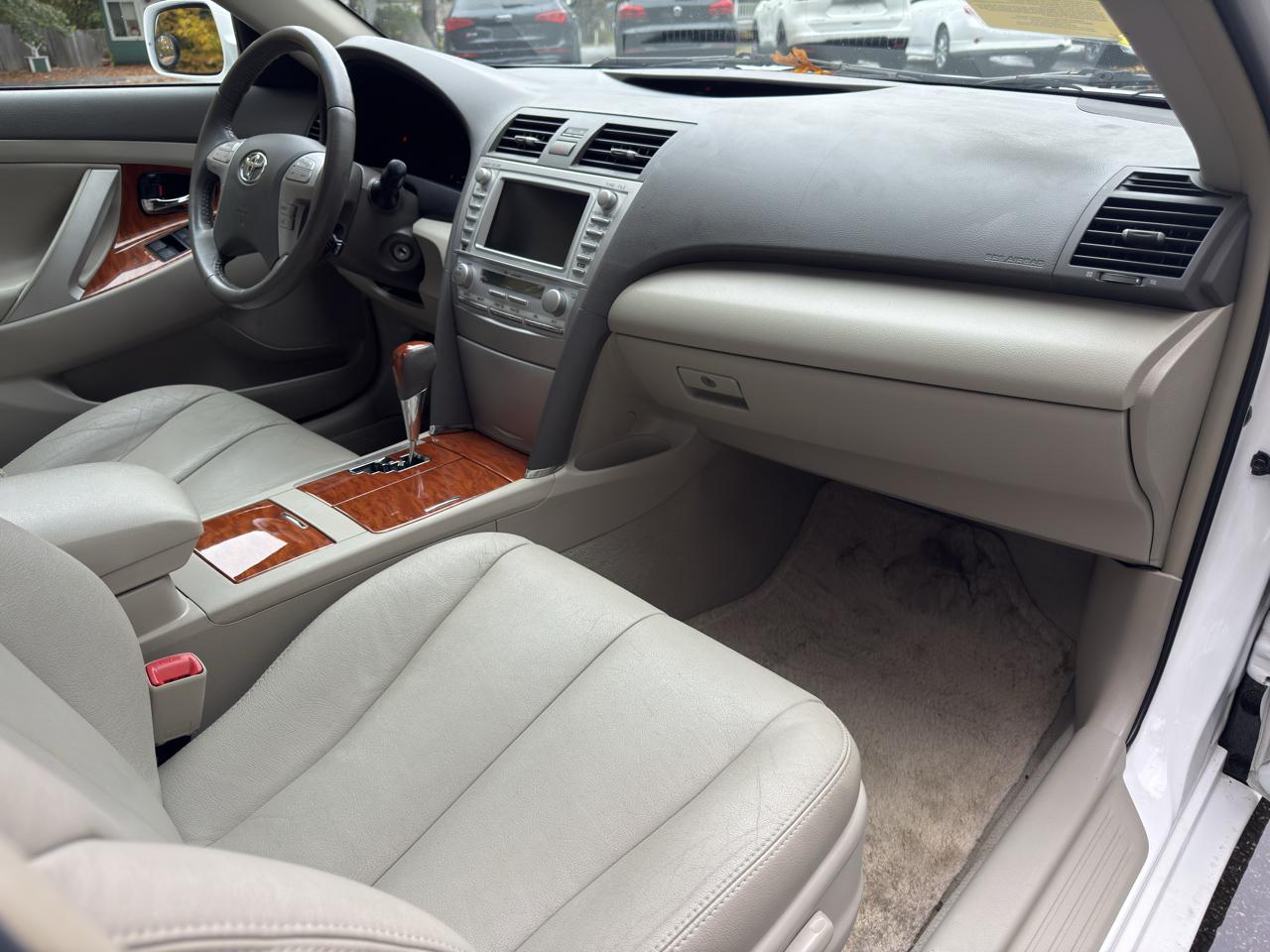 Toyota Camry XLE 6-Spd AT 2011