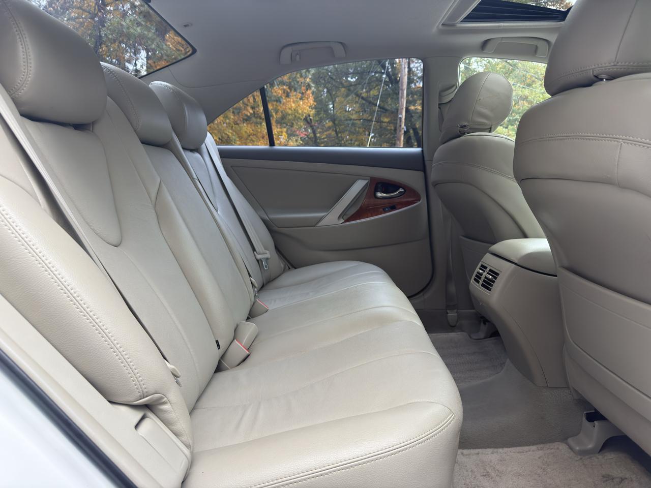 Toyota Camry XLE 6-Spd AT 2011