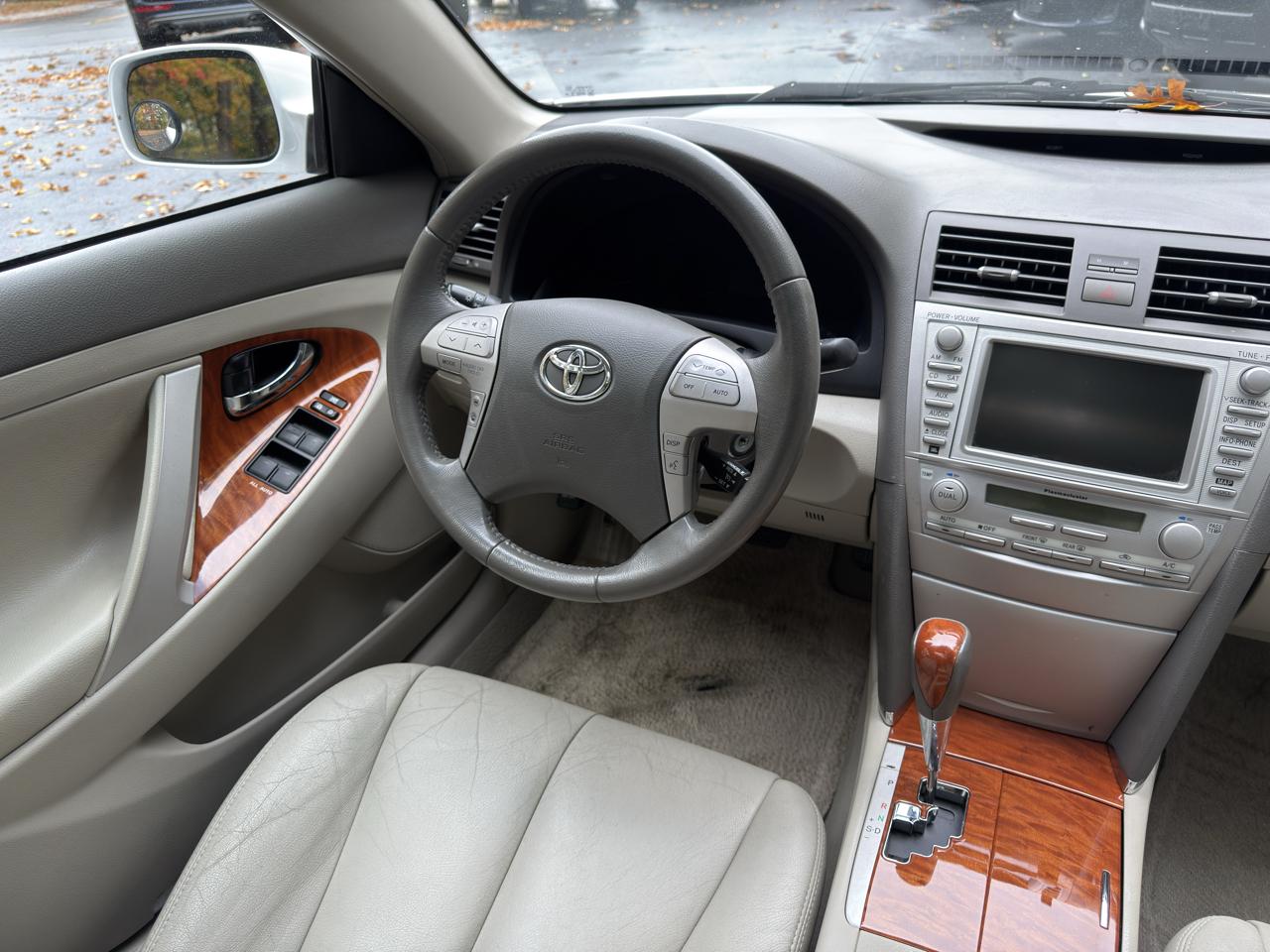 Toyota Camry XLE 6-Spd AT 2011