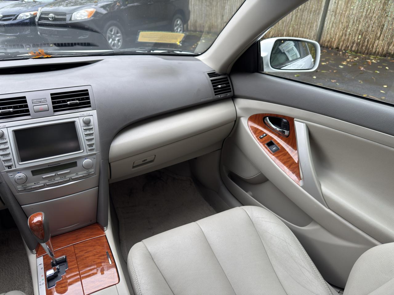 Toyota Camry XLE 6-Spd AT 2011