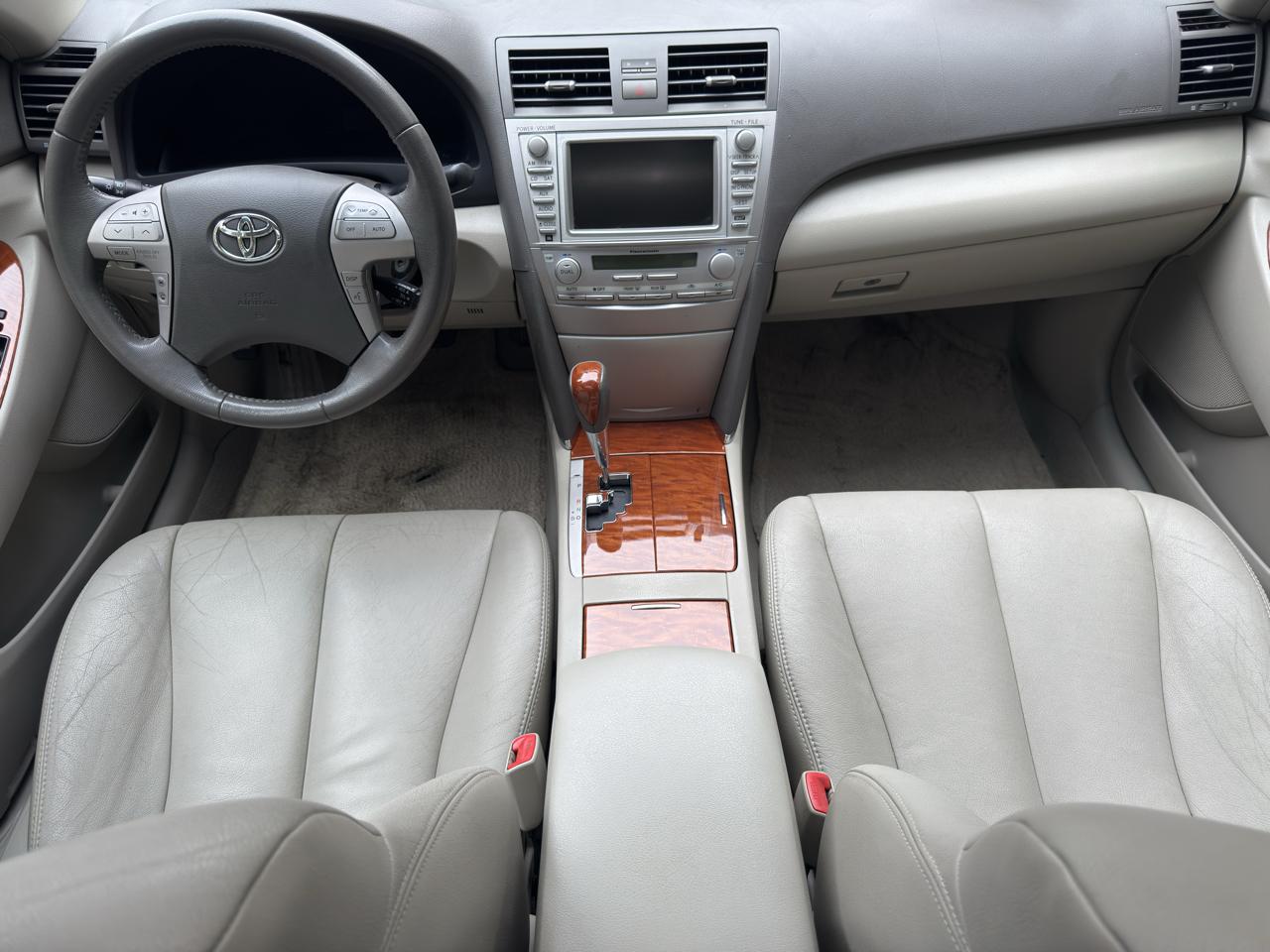 Toyota Camry XLE 6-Spd AT 2011