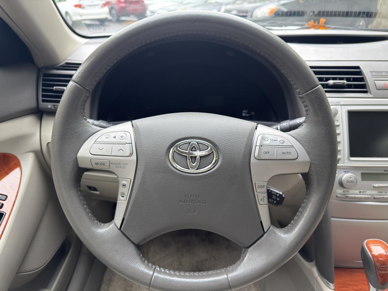 Toyota Camry XLE 6-Spd AT 2011