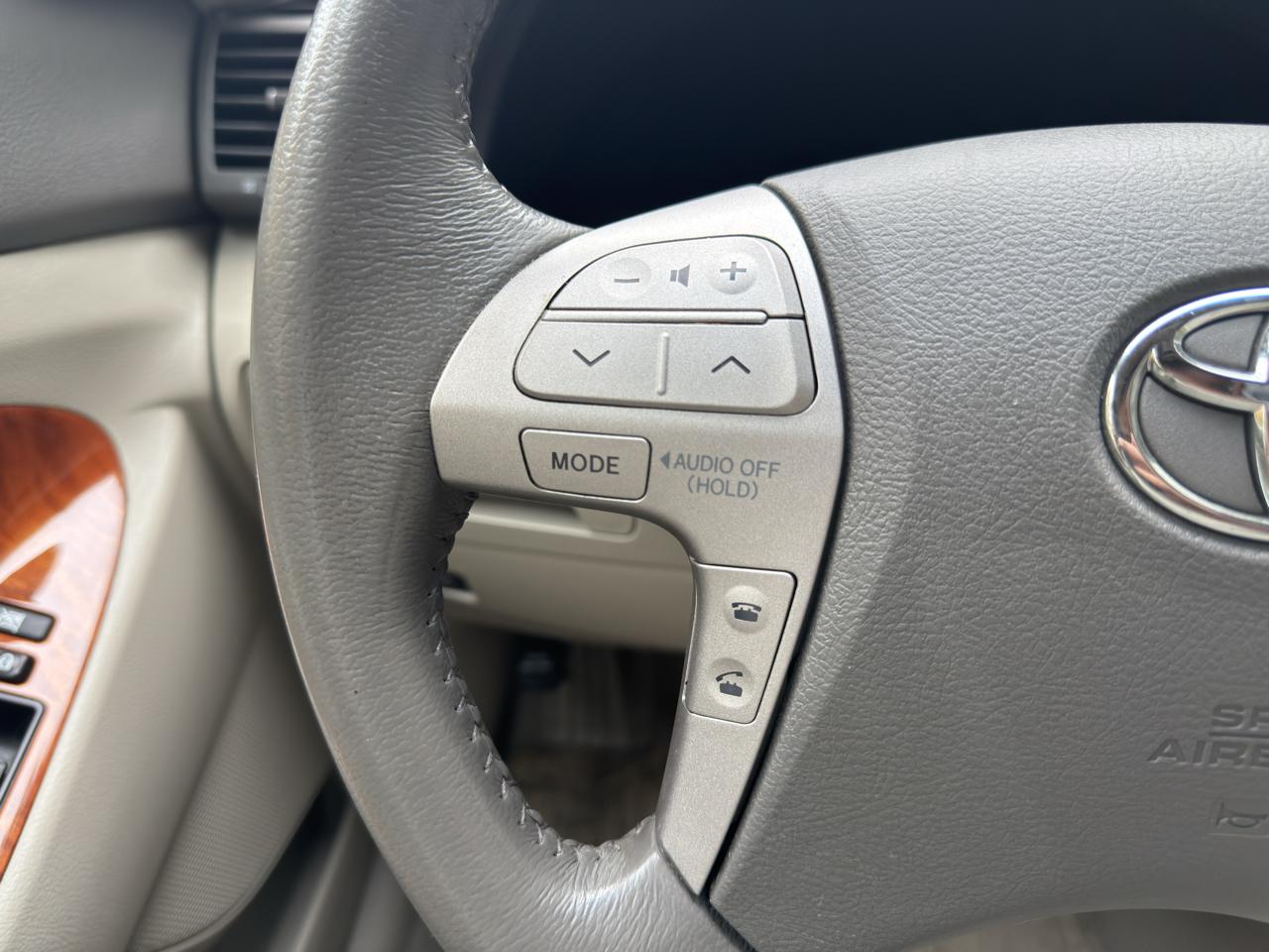 Toyota Camry XLE 6-Spd AT 2011