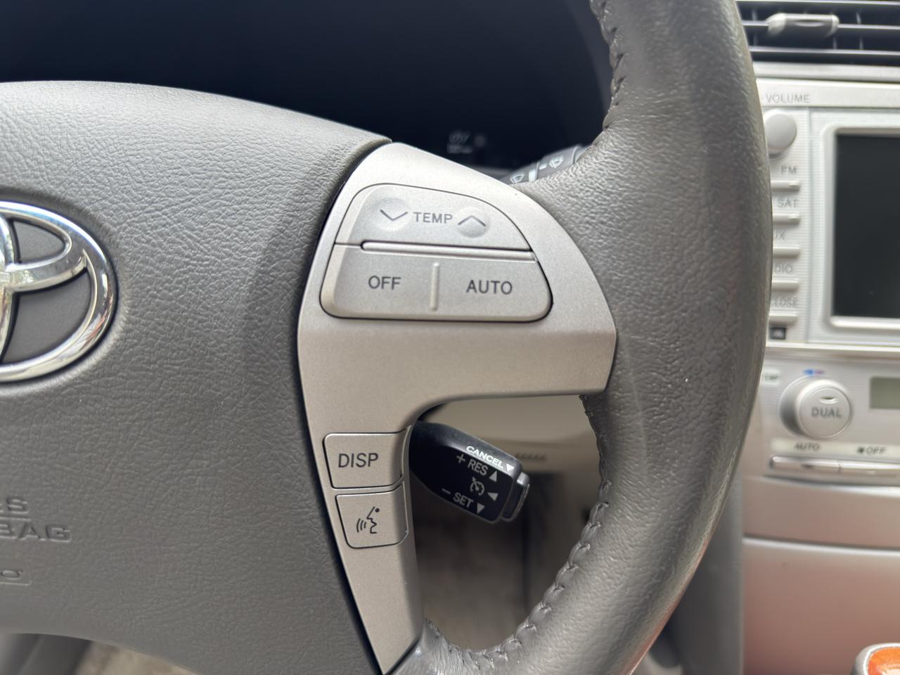 Toyota Camry XLE 6-Spd AT 2011