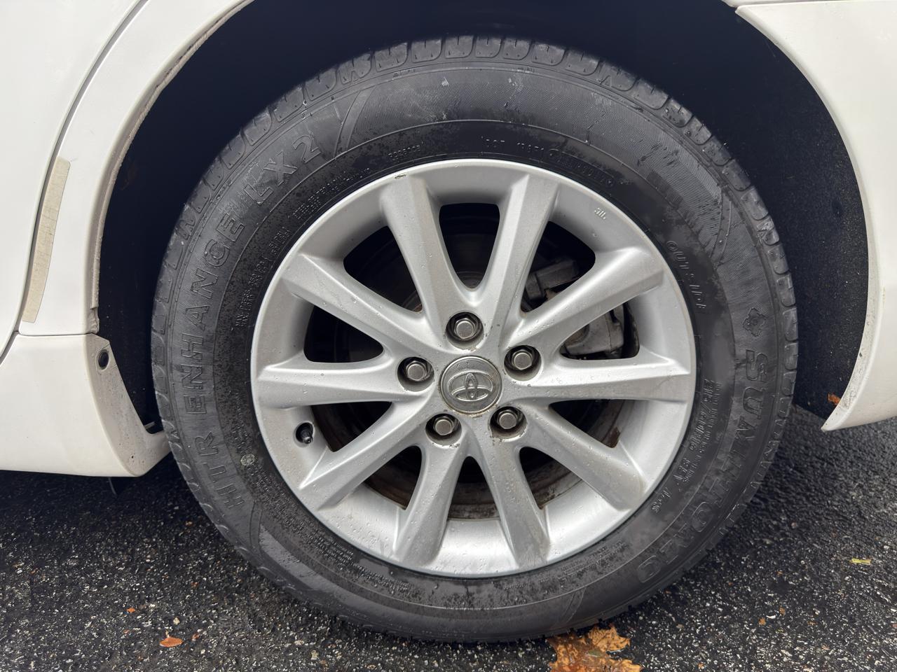 Toyota Camry XLE 6-Spd AT 2011