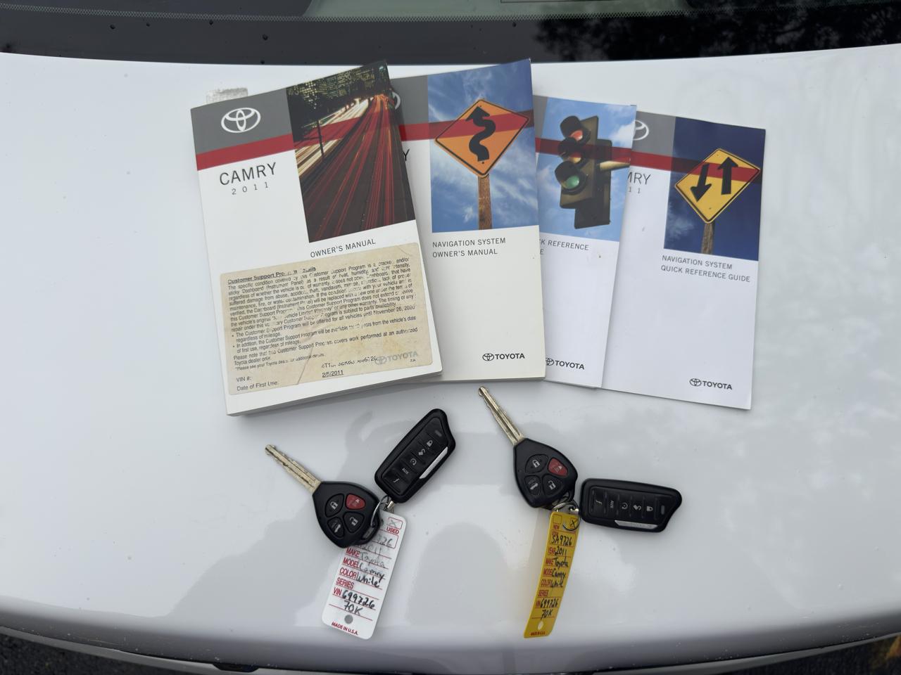 Toyota Camry XLE 6-Spd AT 2011