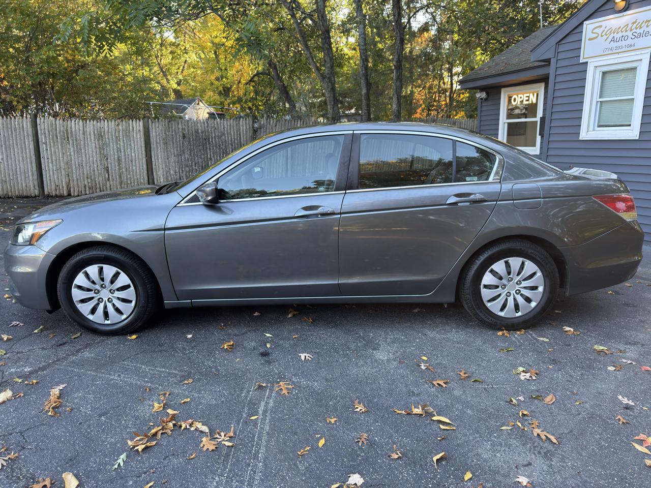Honda Accord LX sedan AT 2012