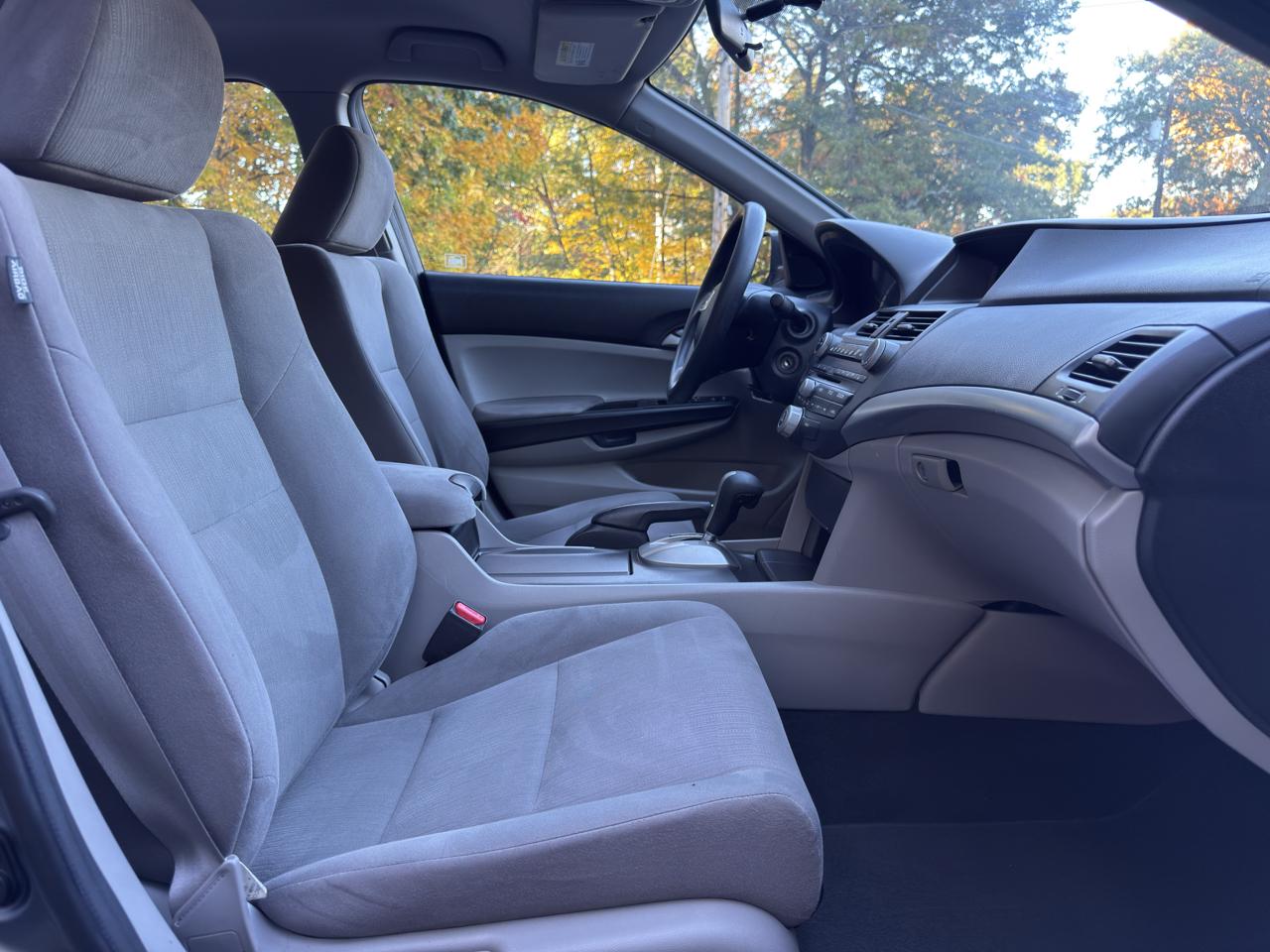 Honda Accord LX sedan AT 2012