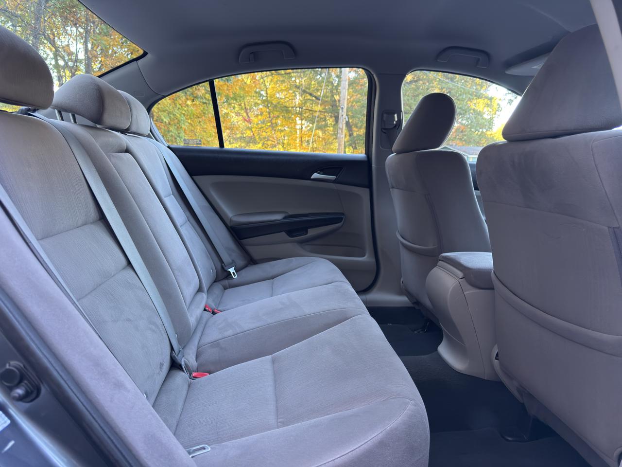 Honda Accord LX sedan AT 2012