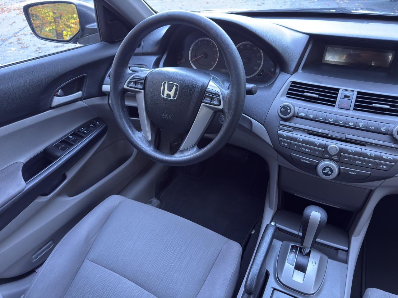 Honda Accord LX sedan AT 2012