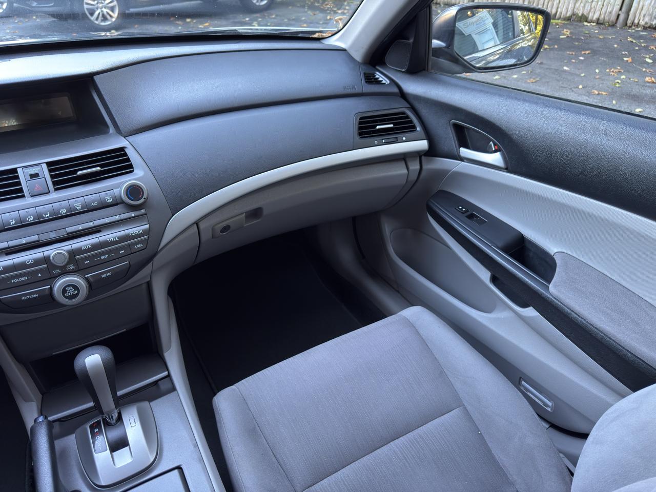 Honda Accord LX sedan AT 2012