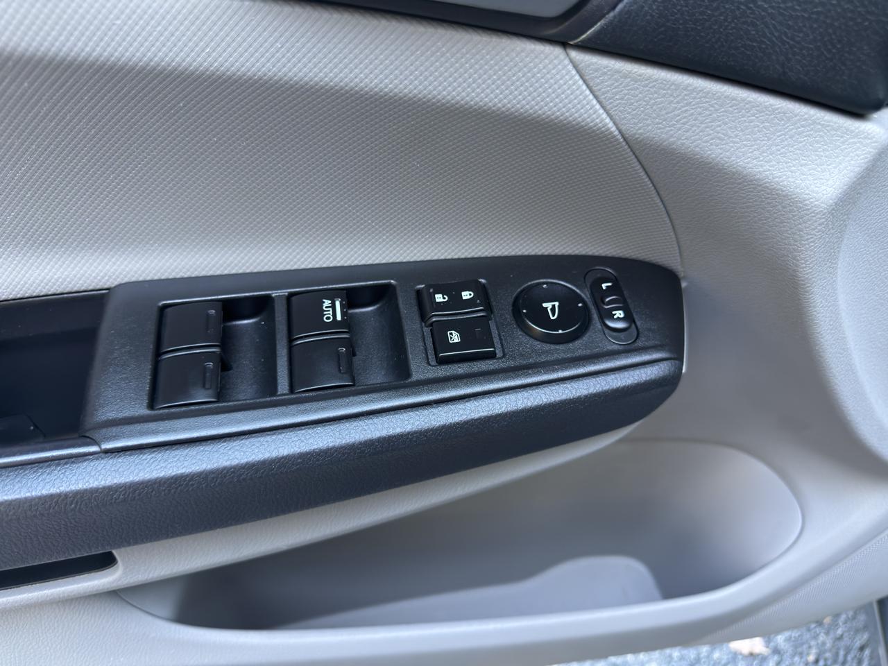 Honda Accord LX sedan AT 2012