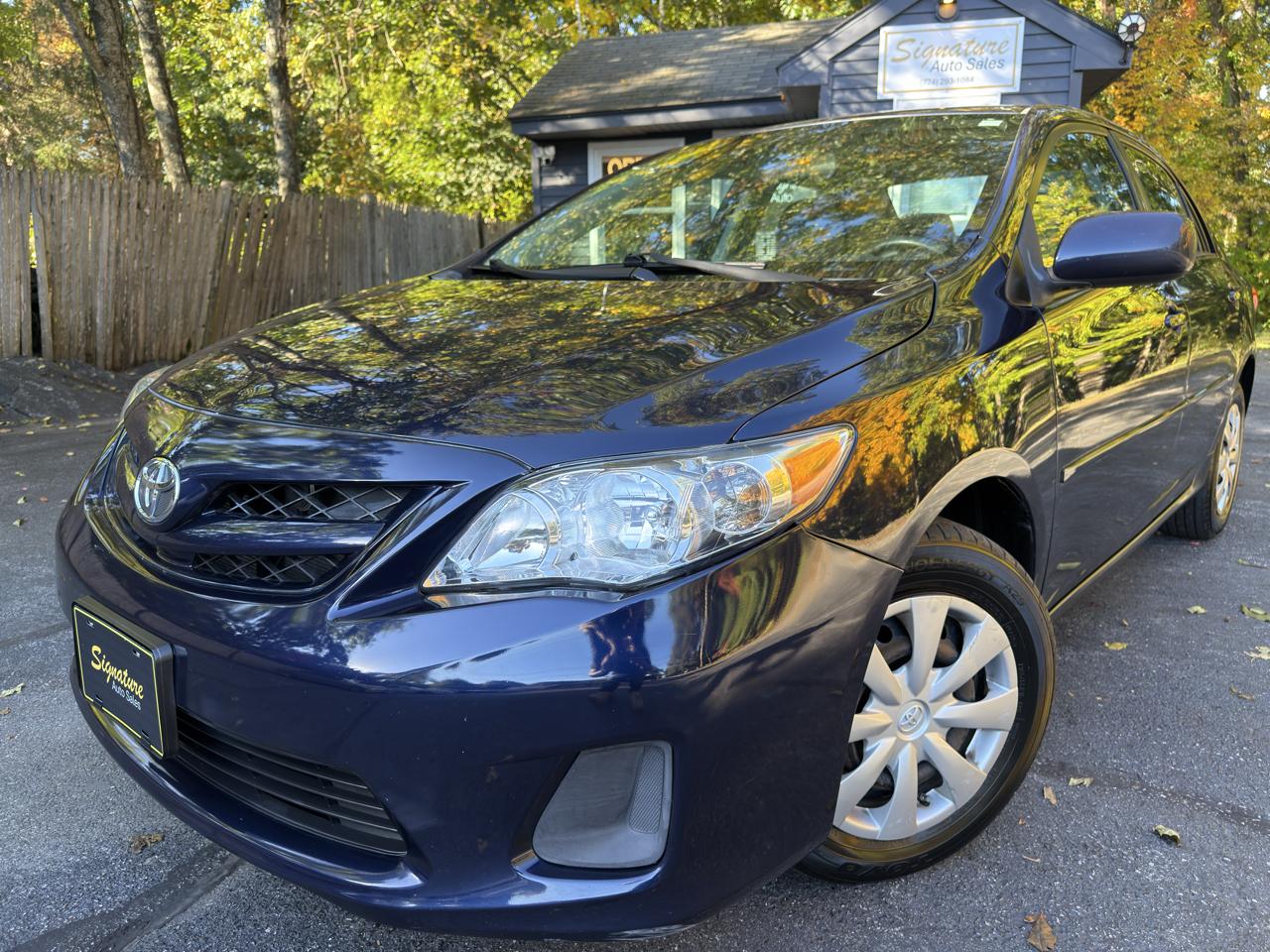 Toyota Corolla LE 4-Speed AT 2011