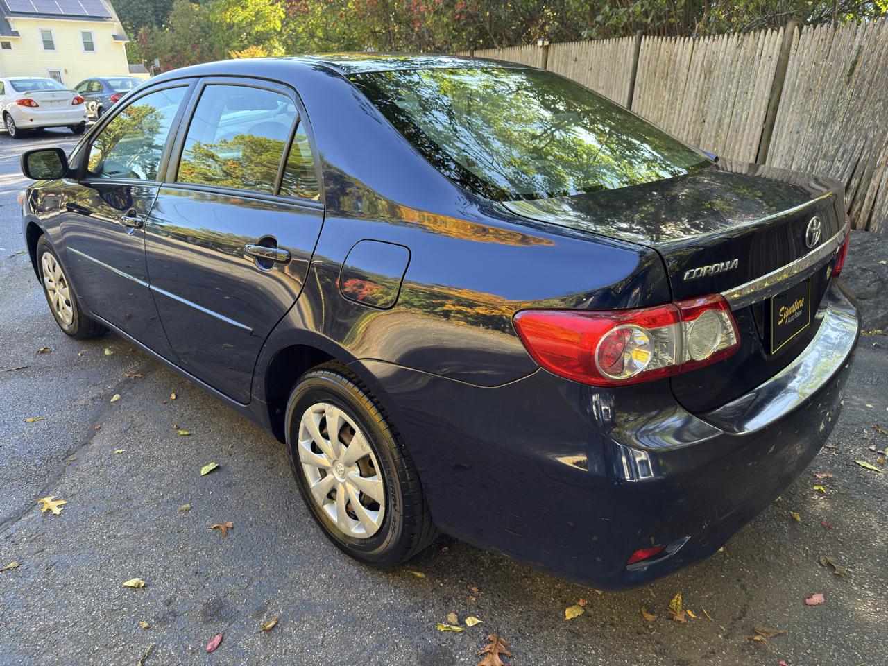 Toyota Corolla LE 4-Speed AT 2011