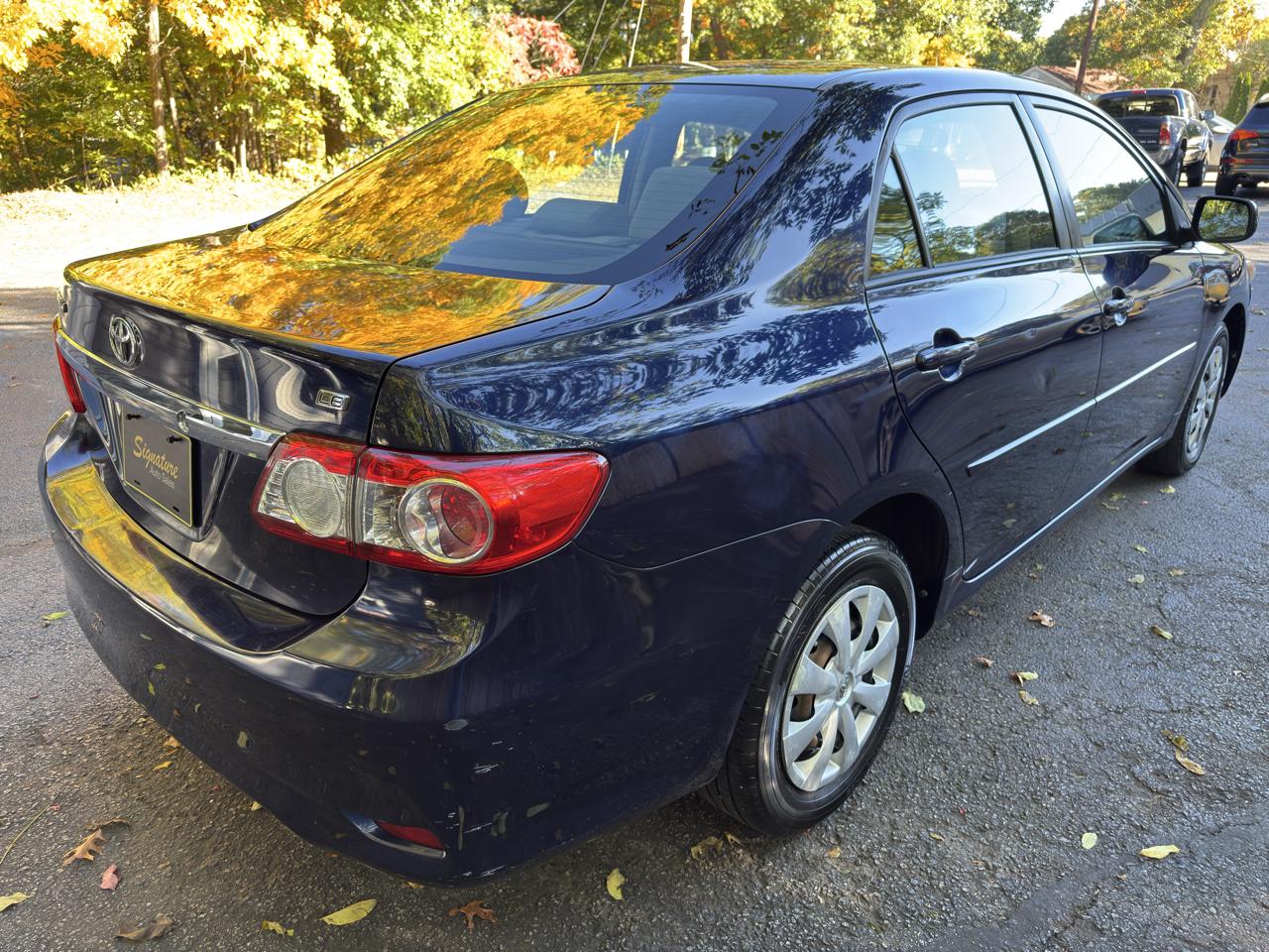 Toyota Corolla LE 4-Speed AT 2011