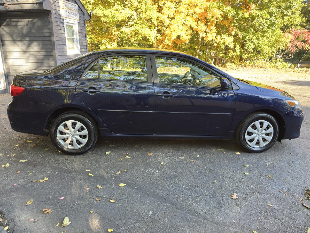 Toyota Corolla LE 4-Speed AT 2011