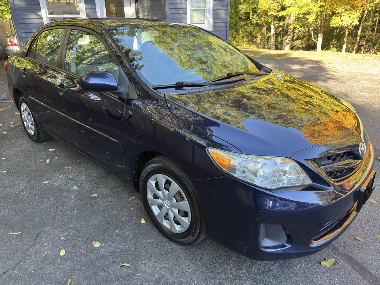 Toyota Corolla LE 4-Speed AT 2011