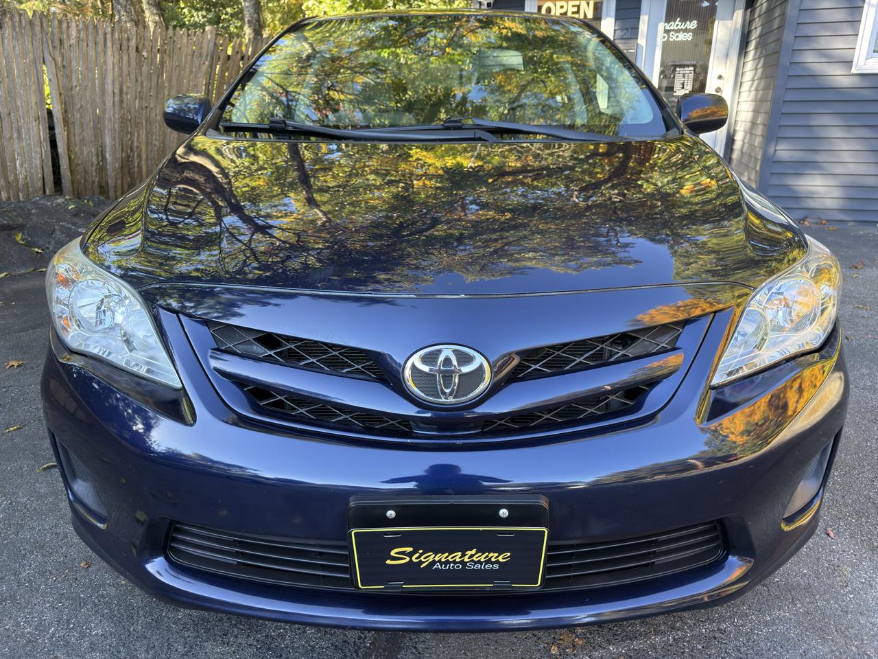 Toyota Corolla LE 4-Speed AT 2011